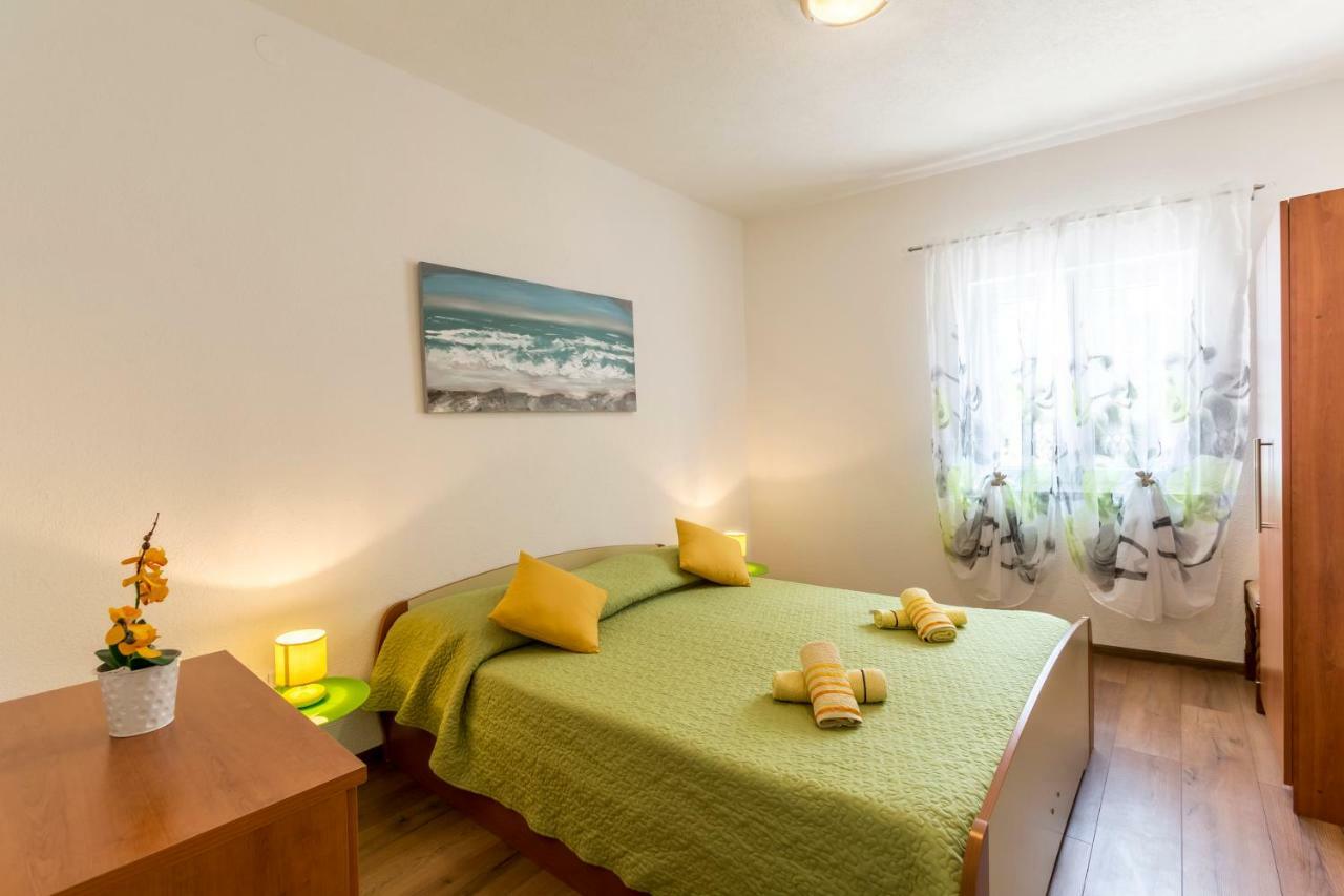 Apartments Petra Бол Екстер'єр фото