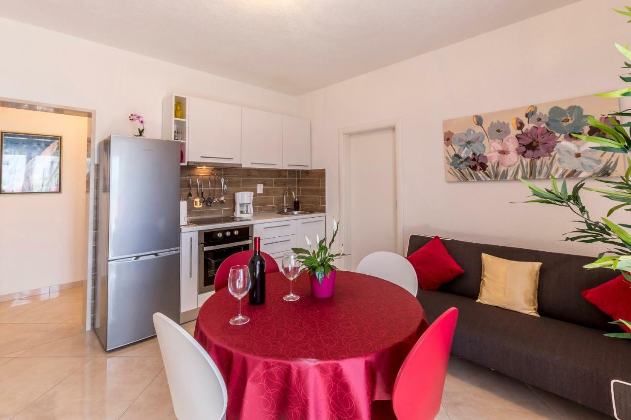 Apartments Petra Бол Екстер'єр фото