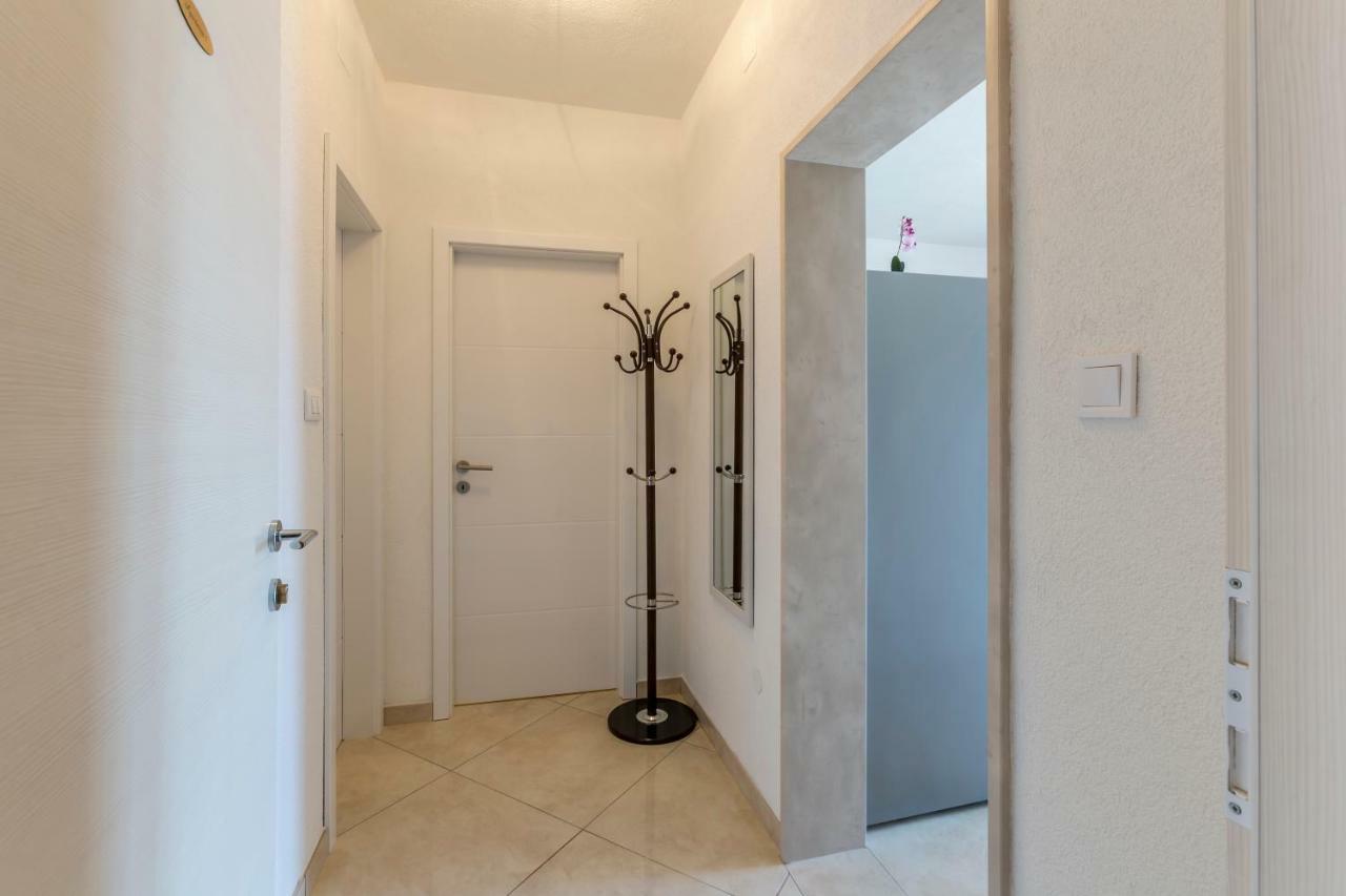 Apartments Petra Бол Екстер'єр фото