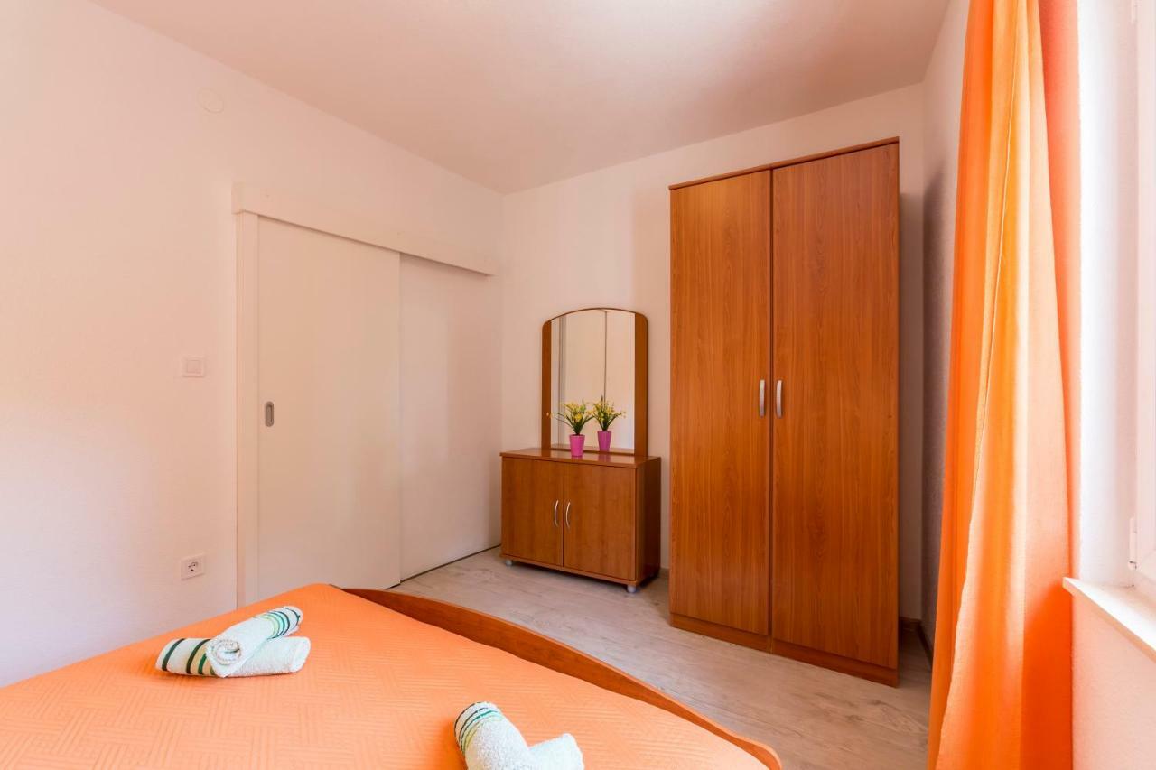 Apartments Petra Бол Екстер'єр фото
