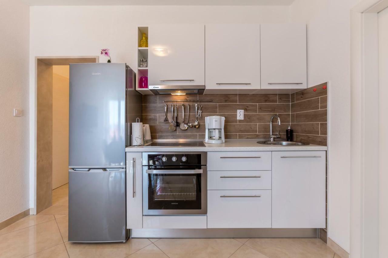 Apartments Petra Бол Екстер'єр фото