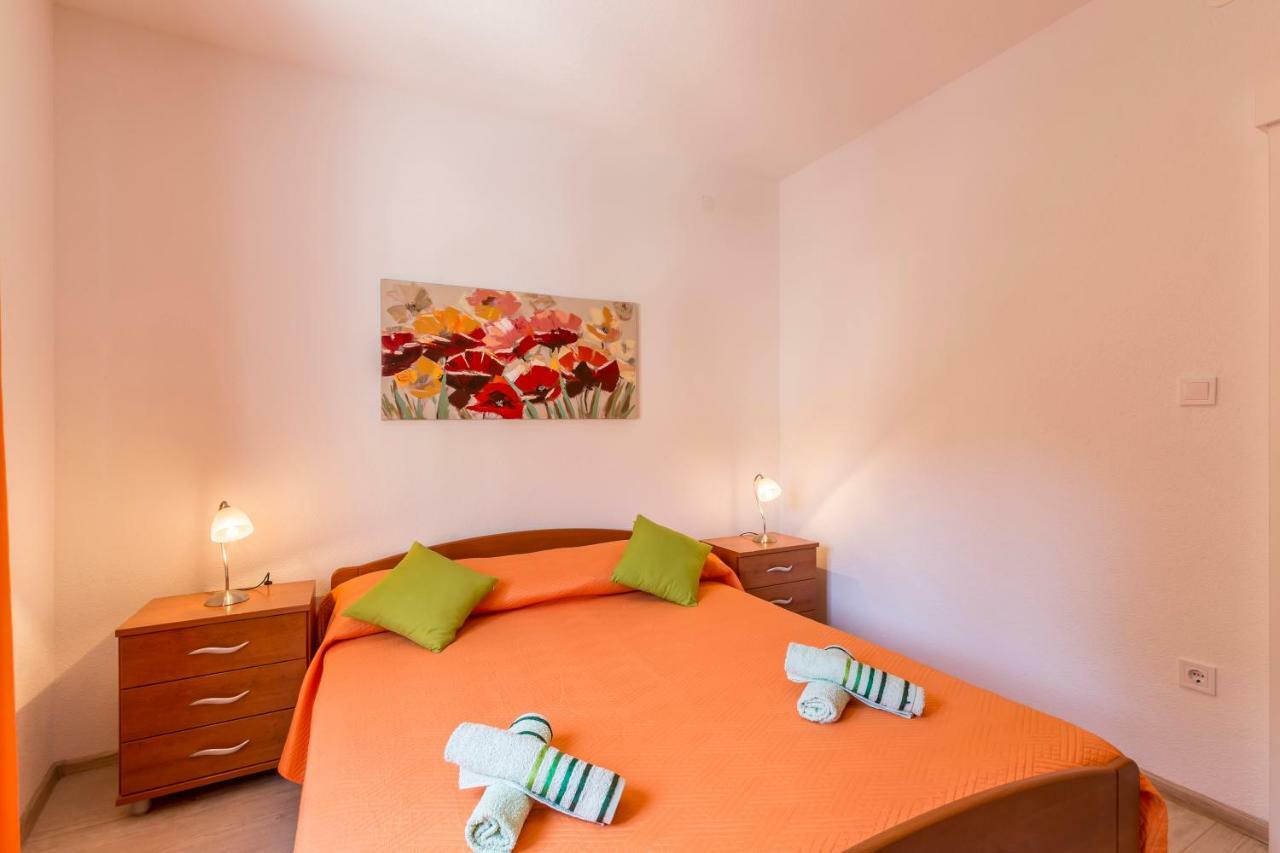 Apartments Petra Бол Екстер'єр фото