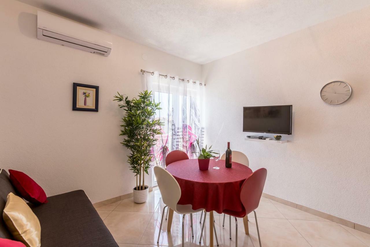 Apartments Petra Бол Екстер'єр фото
