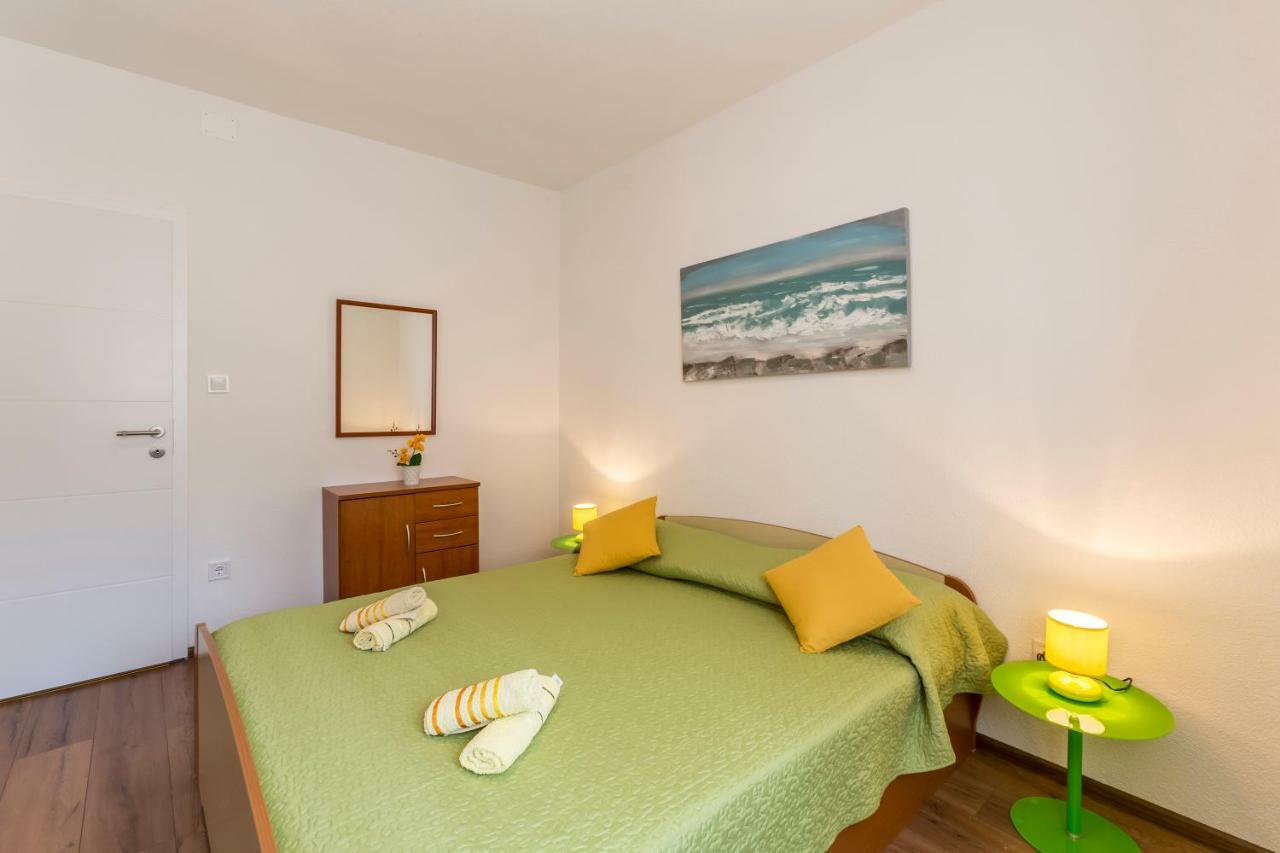 Apartments Petra Бол Екстер'єр фото
